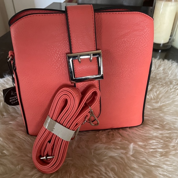 K.Carroll - Picture 7 of 7